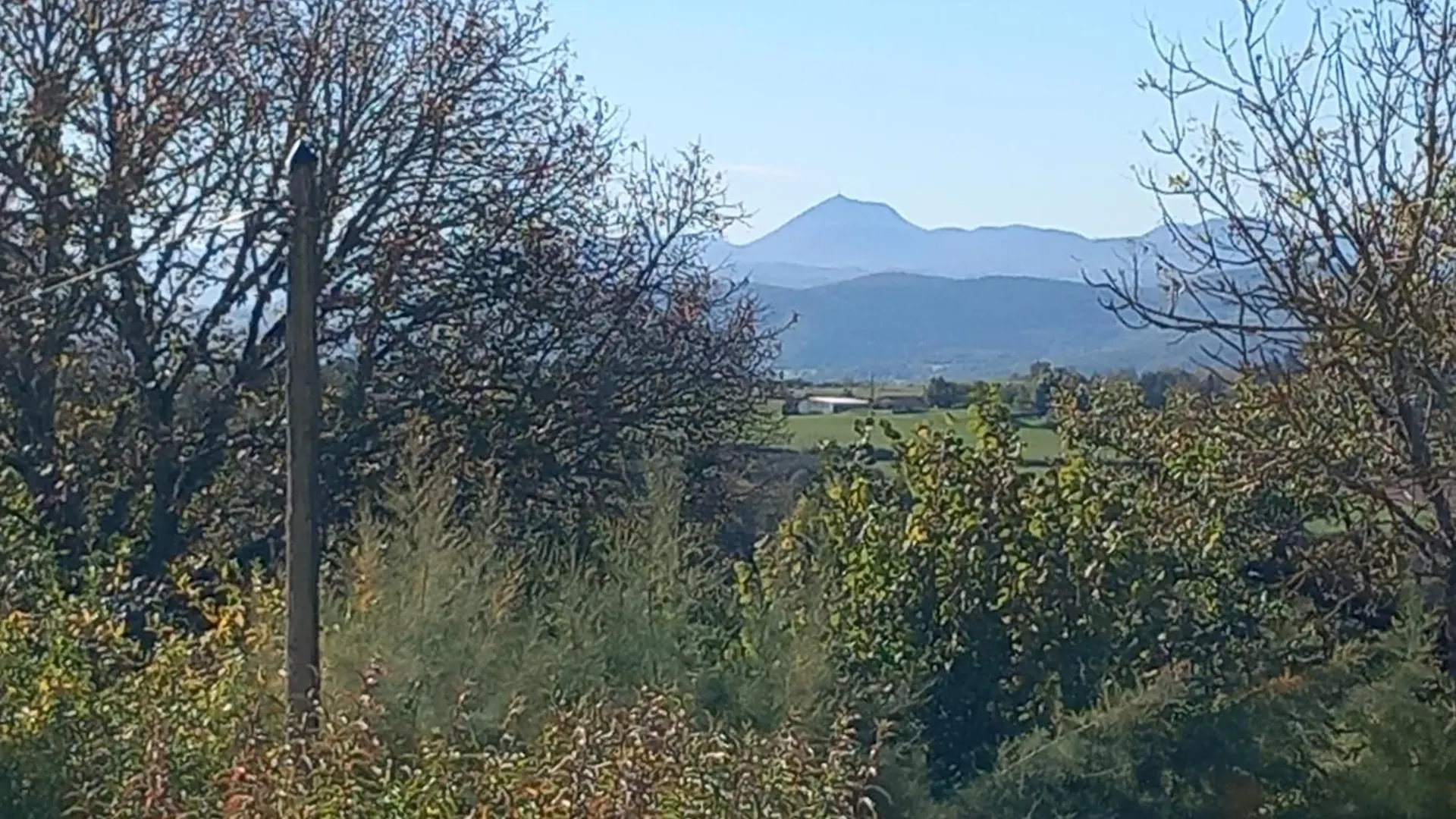 Hébergement de vacances Gite L'Hirondelle En Auvergne Champs